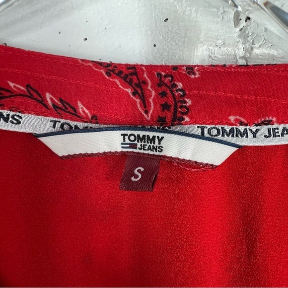 TOMMYJEANS HILFIGER Red Bandana Sheer Lightweight Short Sleeve Dress Size Small - Picture 4 of 13